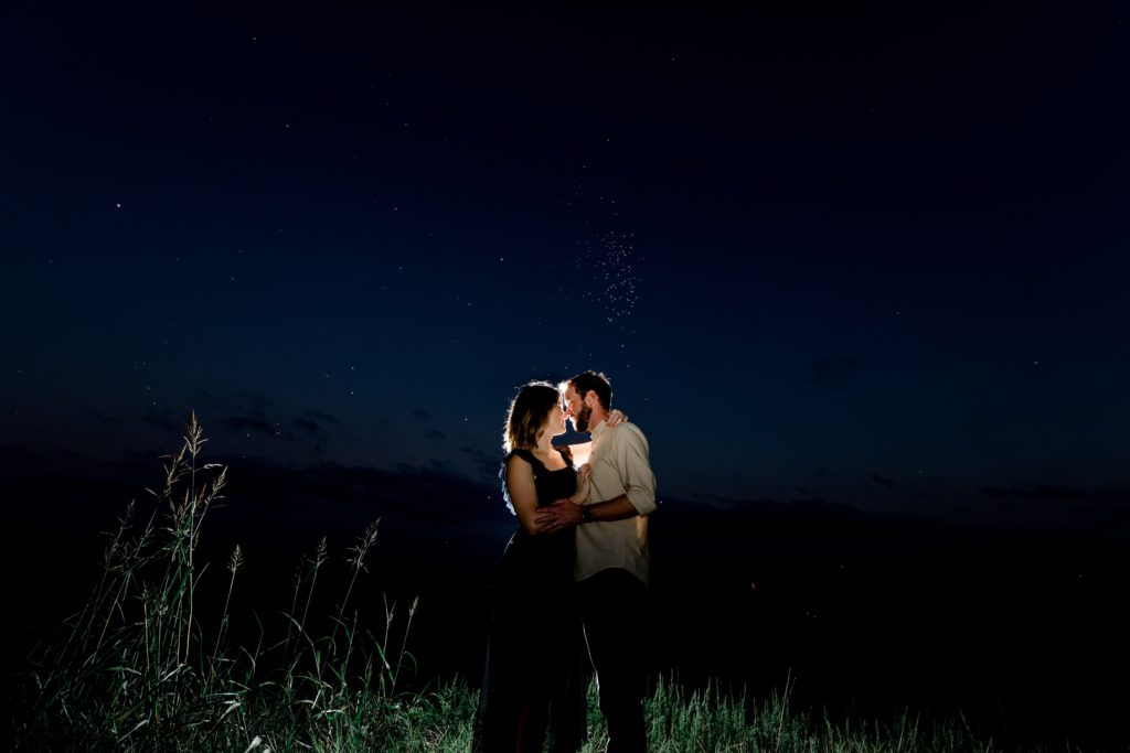 austin couple kissing under the stars