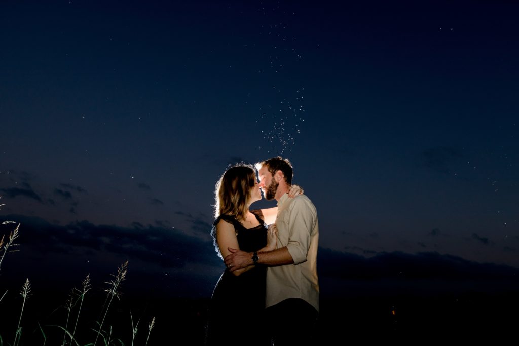austin couple kissing under the stars
